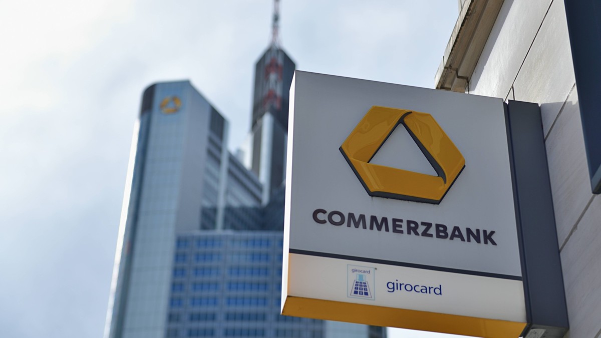 16.3.2024 Commerzbank Symbol Commerzbank Frankfurt am Main Ro