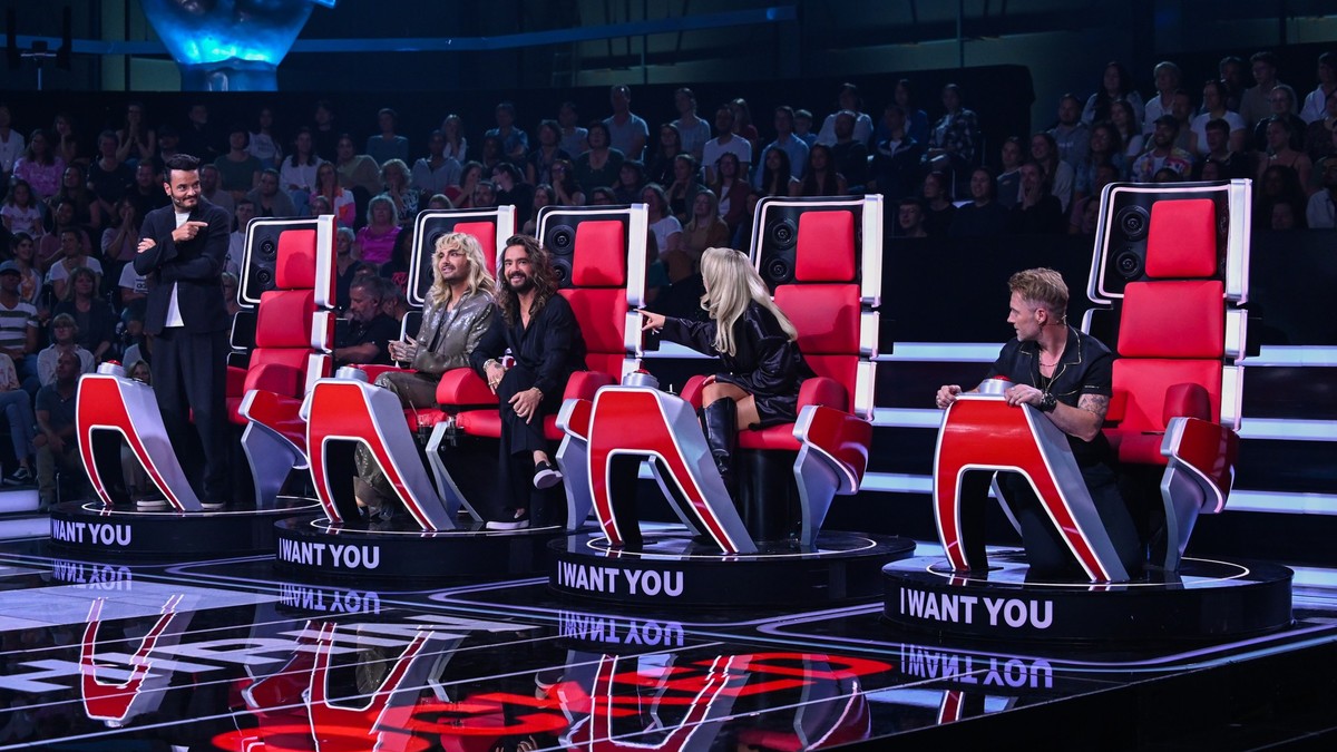 HANDOUT - 18.09.2023, ---, -: Giovanni Zarrella (l-r, Bill Kaulitz und Tom Kaulitz, Shirin David und Ronan Keating in der Kulisse der 13. Staffel der TV-Show &quot;The Voice of Germany&quot;, die ab D ...