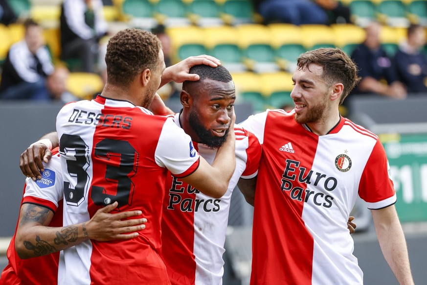 SITTARD, 01-05-2022 , Fortuna Sittard Stadium, Dutch Football Eredivisie, season 2021 / 2022, Fortuna Sittard - Feyenoord. L-R Feyenoord player Cyriel Dessers, Feyenoord player Lutsharel Geertruida an ...