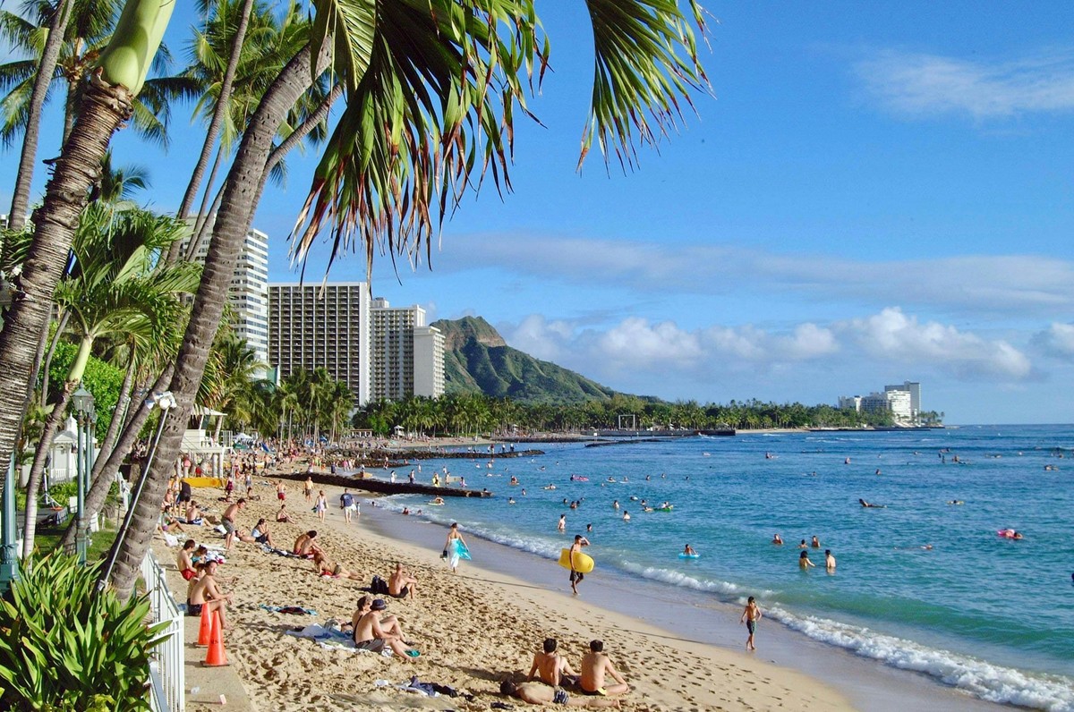 Hawaii zieht jährlich Millionen Urlauber an seine Strände.