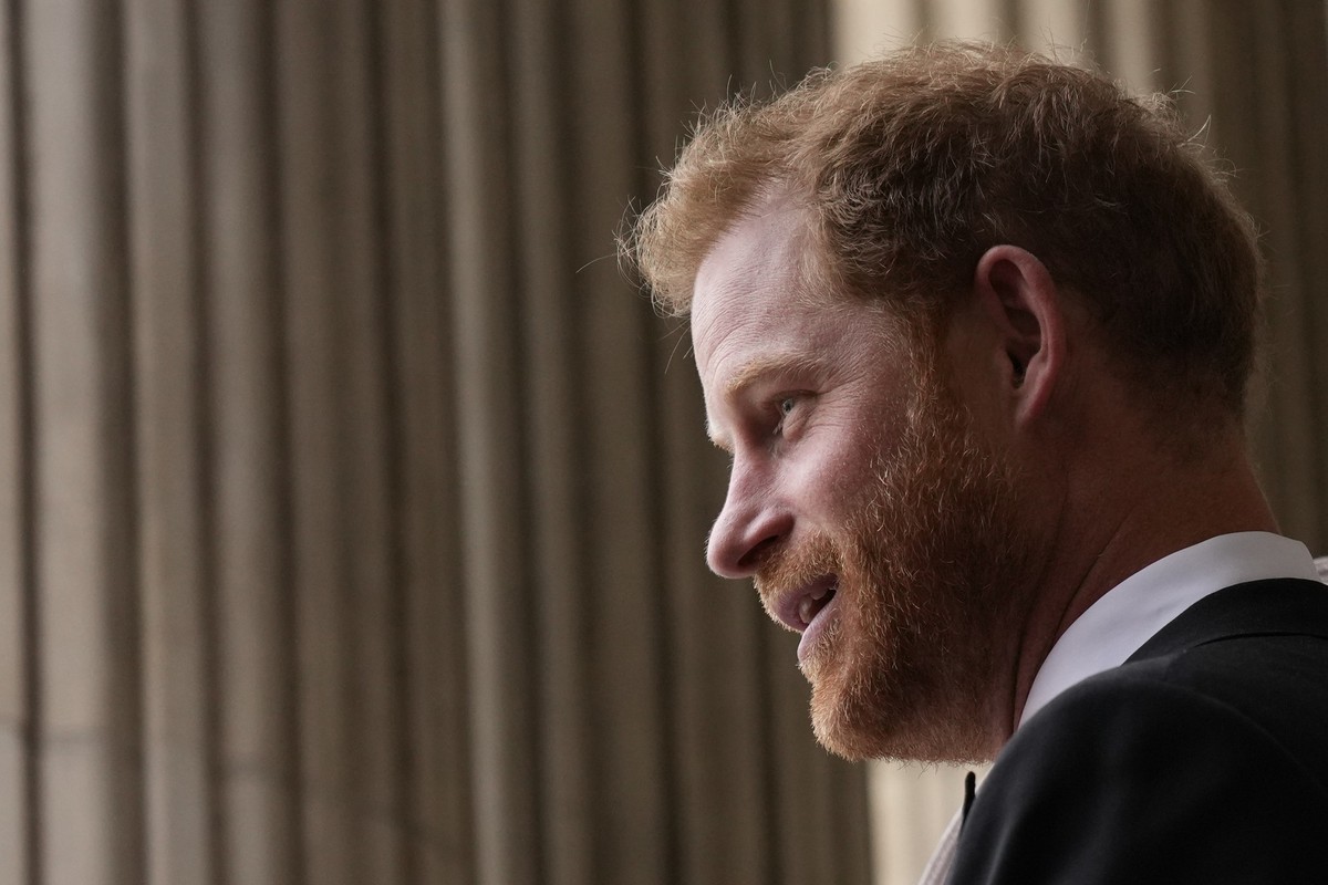ARCHIV - 03.06.2022, Gro�britannien, London: Prinz Harry, Herzog von Sussex, verl�sst nach der Dankes-Messe die St. Paul&#039;s Kathedrale, am zweiten Tag der Feierlichkeiten zum Platinjubil�um der Qu ...