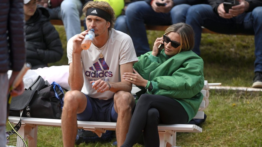 La star del tennis Alexander Zverev è frustrata da Sofia Tomala