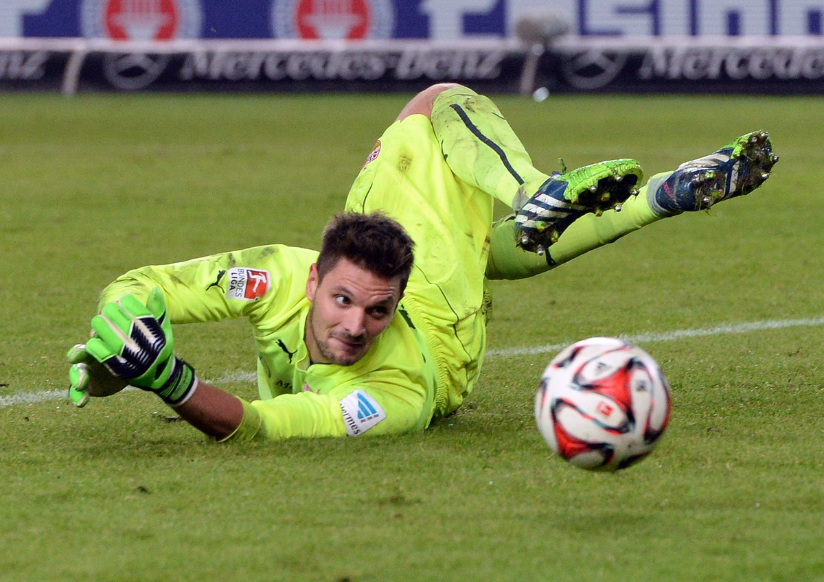 Seltenes Bild: Sven Ulreich im Tor? Nö, Sven Ulreich von Angreifern überwunden.