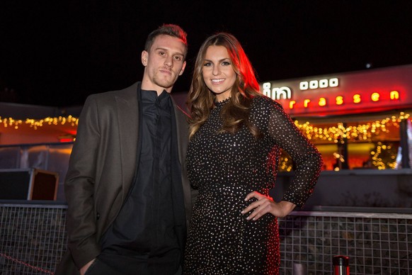 Koeln Simon Zoller (1. FC Koeln 11) mit seiner Freundin Laura Wontorra (Moderatorin) vor der Weihnachtsfeier des 1. FC Koeln an den Rheinterassen in Koeln am 19.12.2015, Copyright: Schueler/Eibner-Pre ...