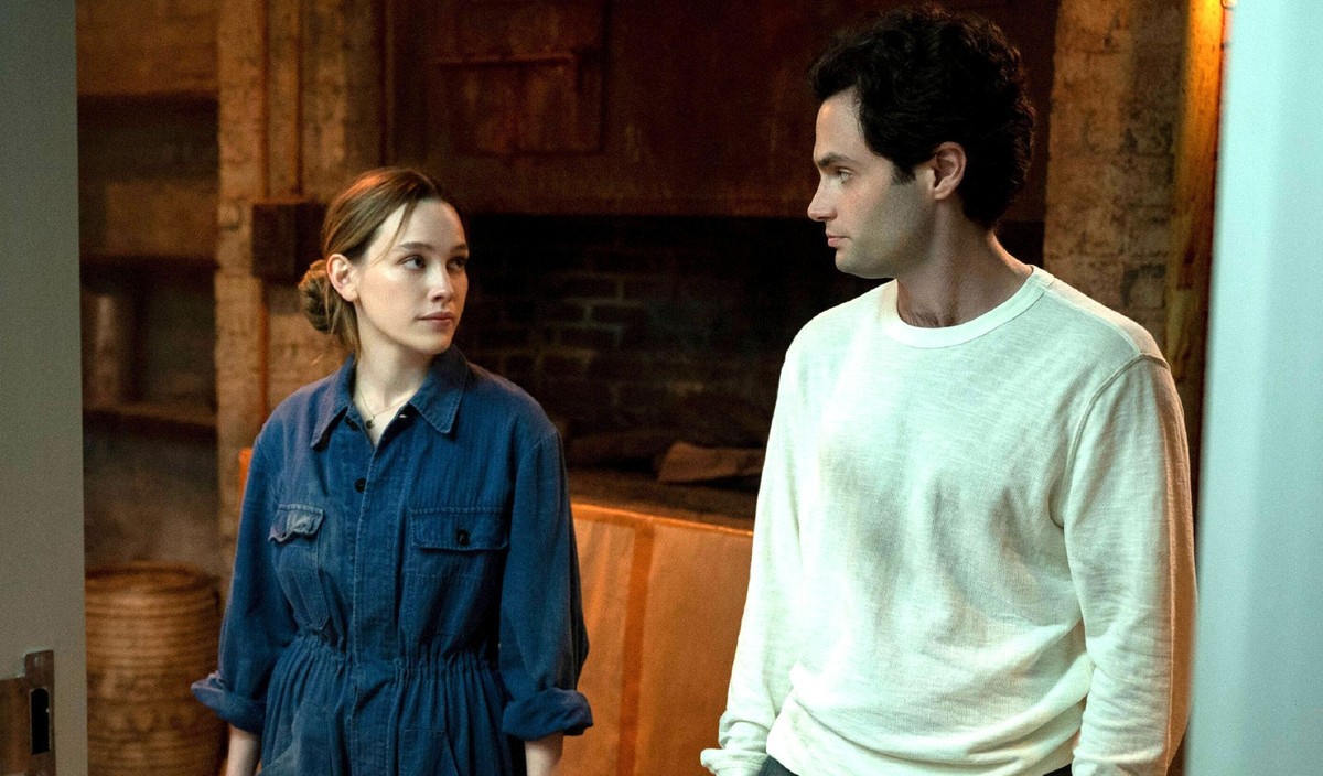 Beliebteste Netflix-Shows von 2021 Victoria Pedretti, Penn Badgley, You Season 3 2021 Credit: John P. Fleenor / Netflix / The Hollywood Archive PUBLICATIONxINxGERxSUIxAUTxONLY Copyright: xJOHNxP.xFLEE ...