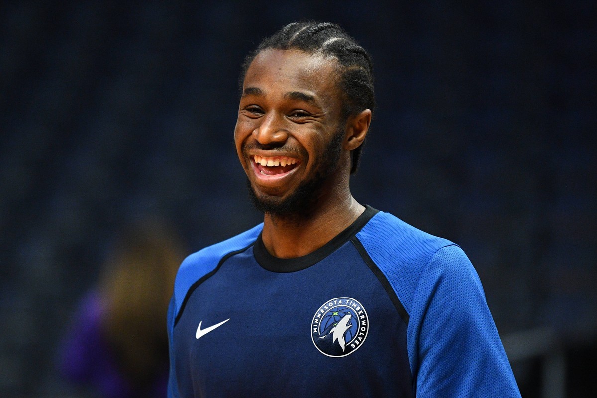 LOS ANGELES, CA - NOVEMBER 05: Minnesota Timberwolves Forward Andrew Wiggins (22) looks on before a NBA Basketball Herren USA game between the Minnesota Timberwolves and the Los Angeles Clippers on No ...