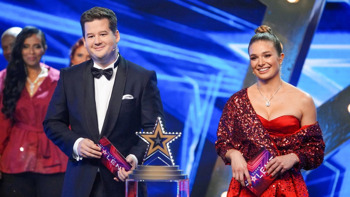 Die Moderatoren Lola Weippert und Chris Tall.

Die Verwendung des sendungsbezogenen Materials ist nur mit dem Hinweis und Verlinkung auf RTL+ gestattet.