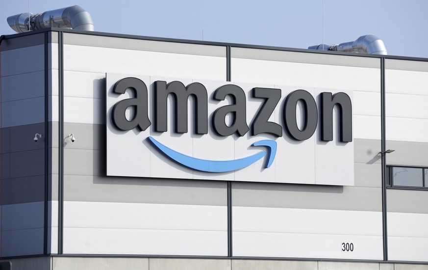FILE - An Amazon company logo on the company&#039;s building in Schoenefeld near Berlin, Germany, March 18, 2022. A Spanish court has ruled that Amazon broke labor laws by obliging more than 2,000 del ...