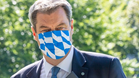 27.07.2020, Bayern, München: Markus Söder (CSU), Ministerpräsident von Bayern, geht zu einer Pressekonferenz zur Corona-Lage in Mamming. Foto: Peter Kneffel/dpa +++ dpa-Bildfunk +++