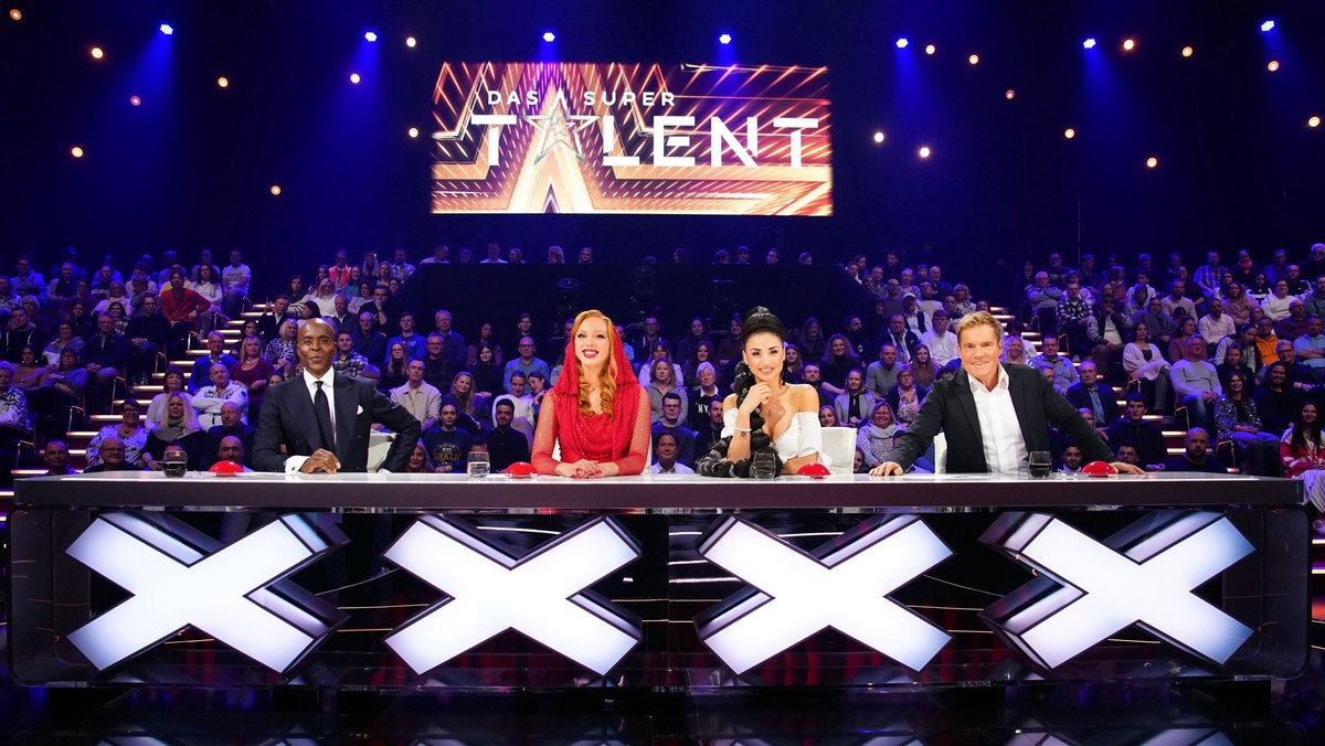 Die Jury mit (V.l.:) Bruce Darnell, Anna Ermakova, Ekaterina Leonova und Dieter Bohlen.
+++ Die Verwendung des sendungsbezogenen Materials ist nur mit dem Hinweis und Verlinkung auf RTL+ gestattet. ...