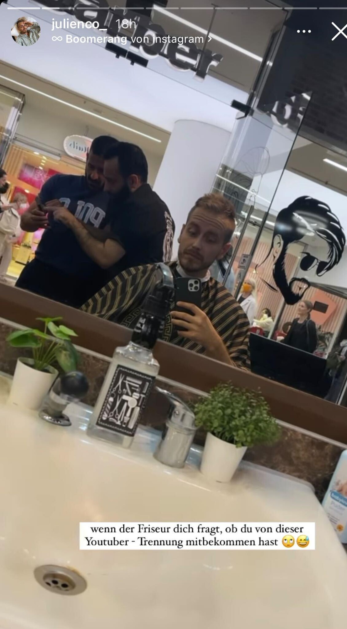 Beim Friseur wurde es für Julian Claßen kurzzeitig unangenehm.