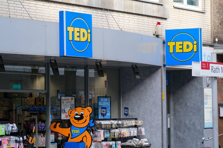 Düsseldorf 15.02.2024 Tedi Haushaltswarendiscounter Düsseldorf Nordrhein-Westfalen Deutschland *** Düsseldorf 15 02 2024 Tedi Haushaltswarendiscounter Düsseldorf North Rhine-Westphalia Germany