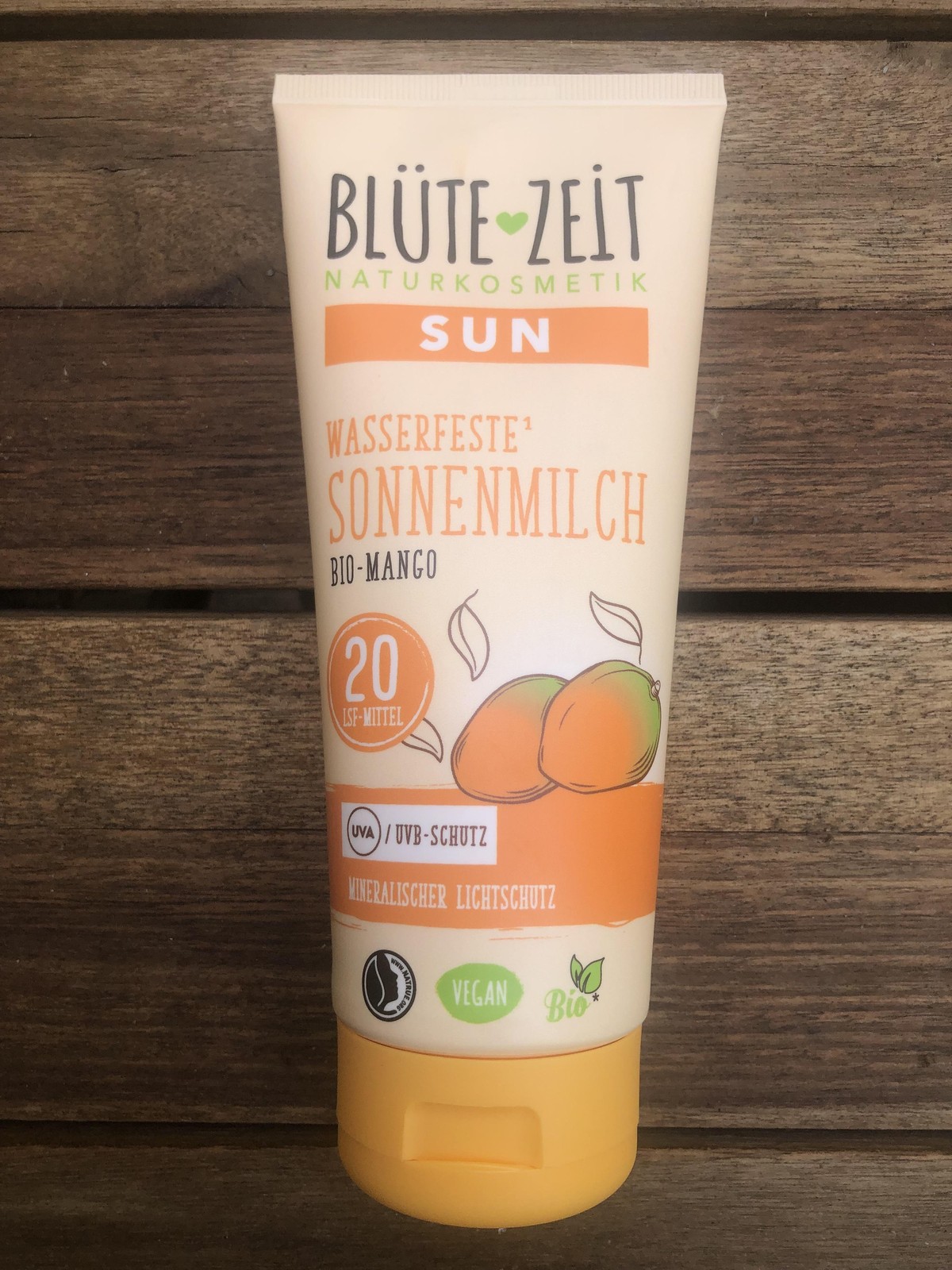 Wer es fruchtig mag und Sonnencreme gern im Alltag nutzt, wird mit dieser Sonnenmilch glücklich.
