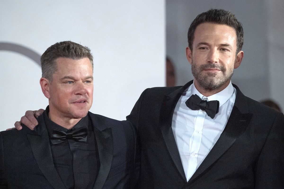 ARCHIV - 10.09.2021, Italien, Venedig: Matt Damon (l) und Ben Affleck, US-Schauspieler, erscheinen zu einer Vorführung des Film «The last duel». Der Schauspieler und zweifache Oscar-Preisträger Afflec ...