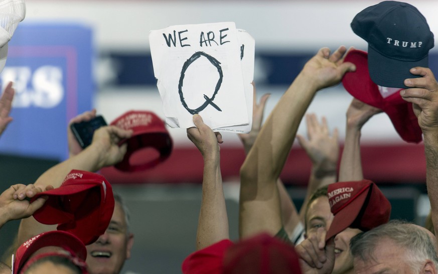 August 04, 2018 - Lewis Center, Ohio, U.S. - Supporters of President Trump, some of whom ascribe to the fringe conspiracy theories of the QAnon movement, gather at Oletangy Orange High School to hear  ...