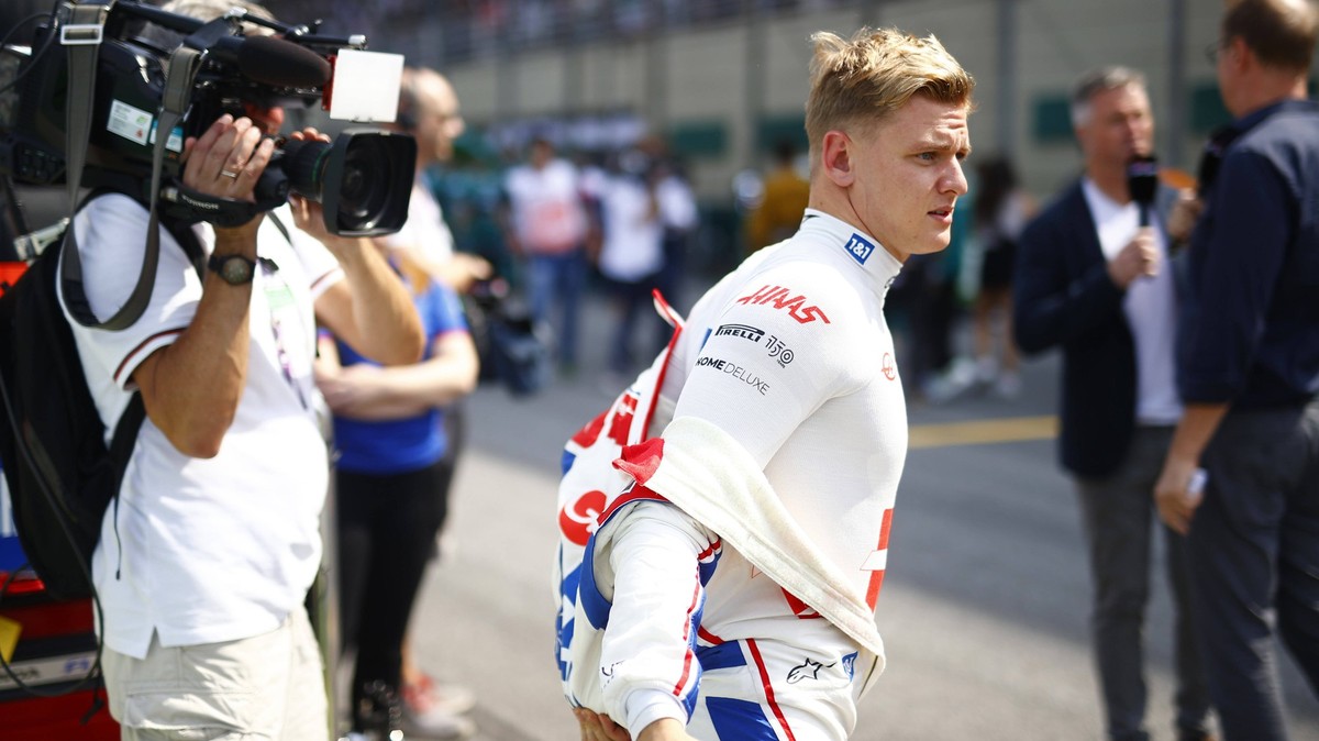 Formula 1 2022: Sao Paulo GP AUToDROMO JOS CARLOS PACE, BRAZIL - NOVEMBER 13: Mick Schumacher, Haas F1 Team, on the grid during the Sao Paulo GP at Autodromo Jos Carlos Pace on Sunday November 13, 202 ...