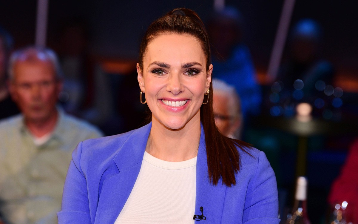 Esther Sedlaczek bei der NDR Talk Show am 29.11.2024 in Hamburg NDR Talk Show am 29.11.2024 in Hamburg *** Esther Sedlaczek at the NDR Talk Show on 29 11 2024 in Hamburg NDR Talk Show on 29 11 2024 in ...