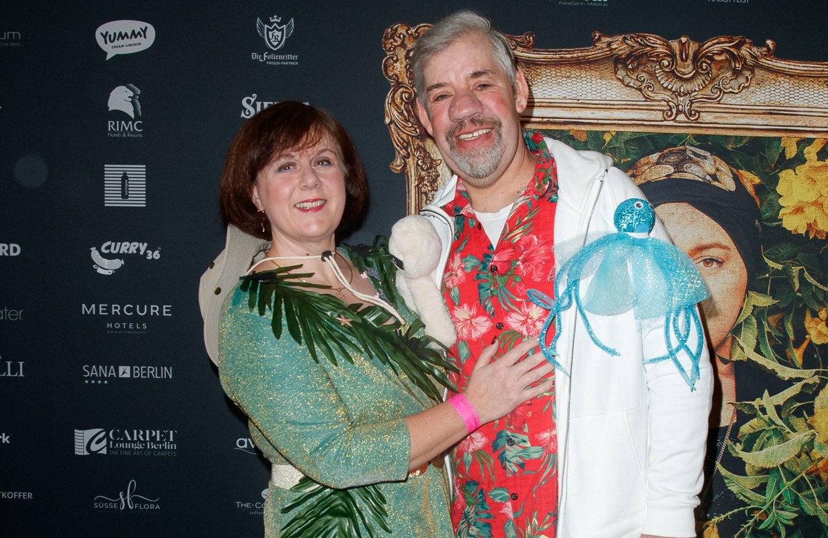 Public Viewing - Ich bin ein Star Holt mich hier raus Uwe Abel und Iris Abel beim Public Viewing zum RTL TV-Start von Ich bin ein Star Holt mich hier raus im Hotel Pullmann Schweizer Hof am 19.01.2024 ...