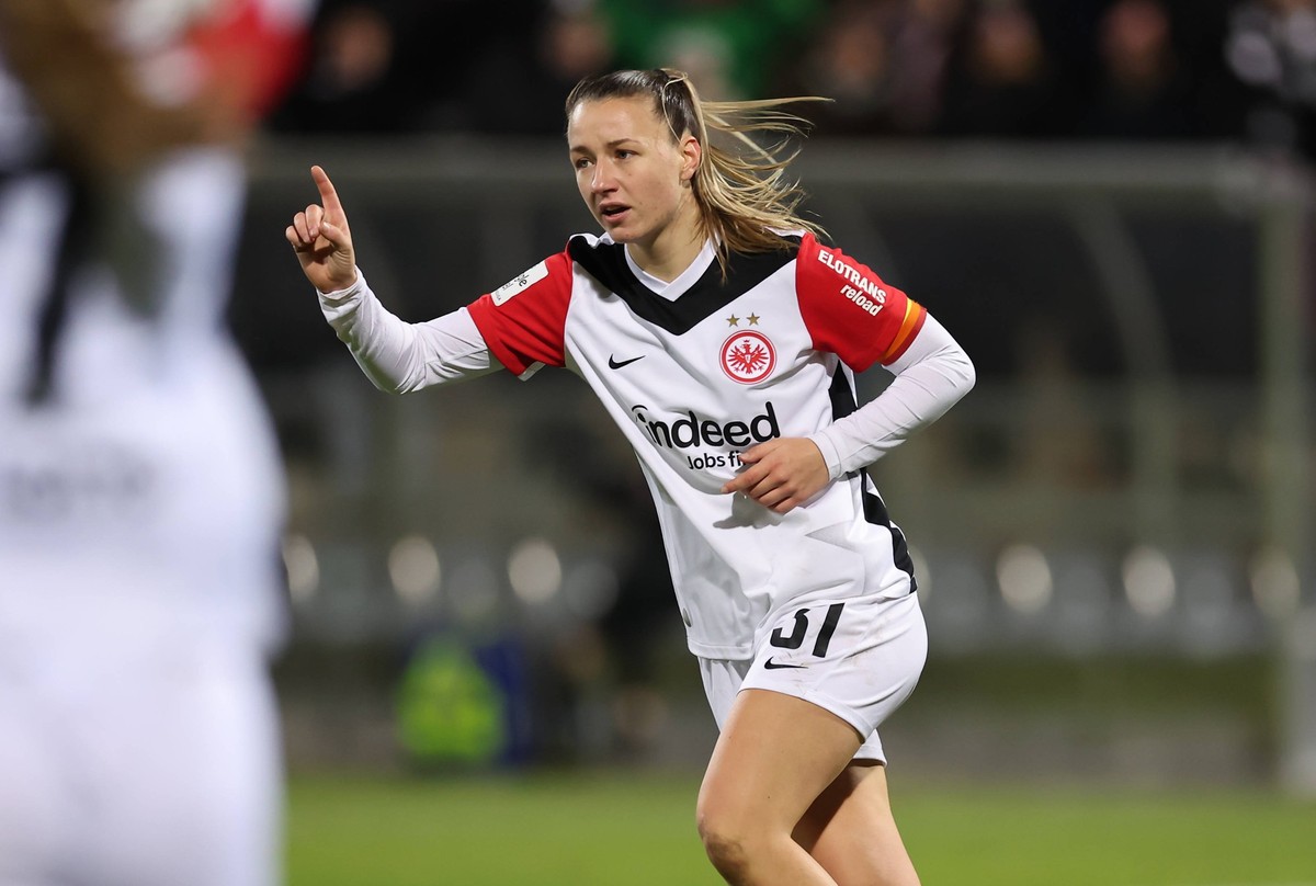 09.12.2024, Fussball Frauen Google Pixel Frauen-Bundesliga, Eintracht Frankfurt - RB Leipzig, v.l., Torjubel zum 2:0 durch Tanja Pawollek Eintracht Frankfurt, Goal celebration, celebrate the goal DFL/ ...