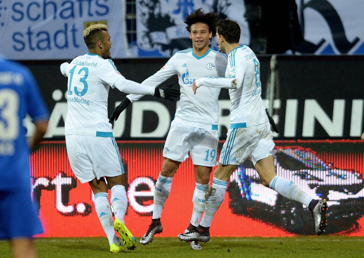 30.01.2016, xfux, Fussball 1.Bundesliga, SV Darmstadt 98 - FC Schalke 04, emspor, v.l. Eric Maxim Choupo Moting (FC Schalke 04), Leroy Sane (FC Schalke 04), Leon Goretzka (FC Schalke 04) Torjubel, Goa ...