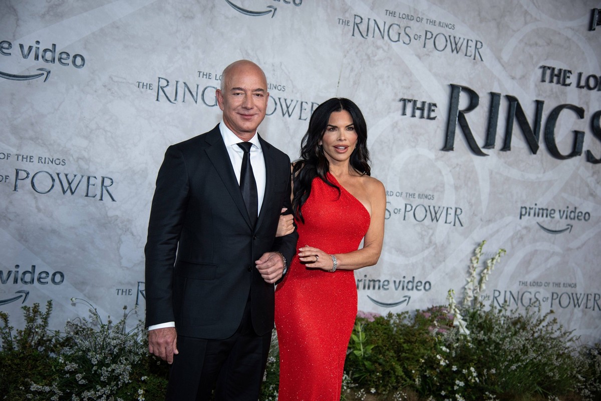 Entertainment Bilder des Tages The Lord of the Rings: The Rings of Power World Premiere London, UK. Jeff Bezos and Lauren Sanchez at the The Lord of the Rings: The Rings of Power World Premiere in Lei ...