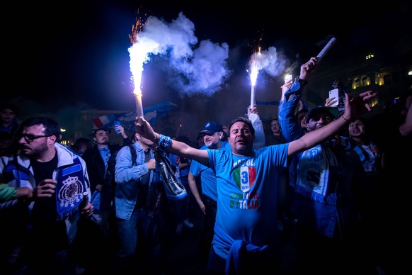 Photo Claudio Furlan/LaPresse 04 - 05 - 2023 Milan , Italy - News - Celebration of Napoli fans in Piazza Duomo after Scudetto win PUBLICATIONxNOTxINxITAxFRAxCHN Copyright: xClaudioxFurlanx-xLaPressex