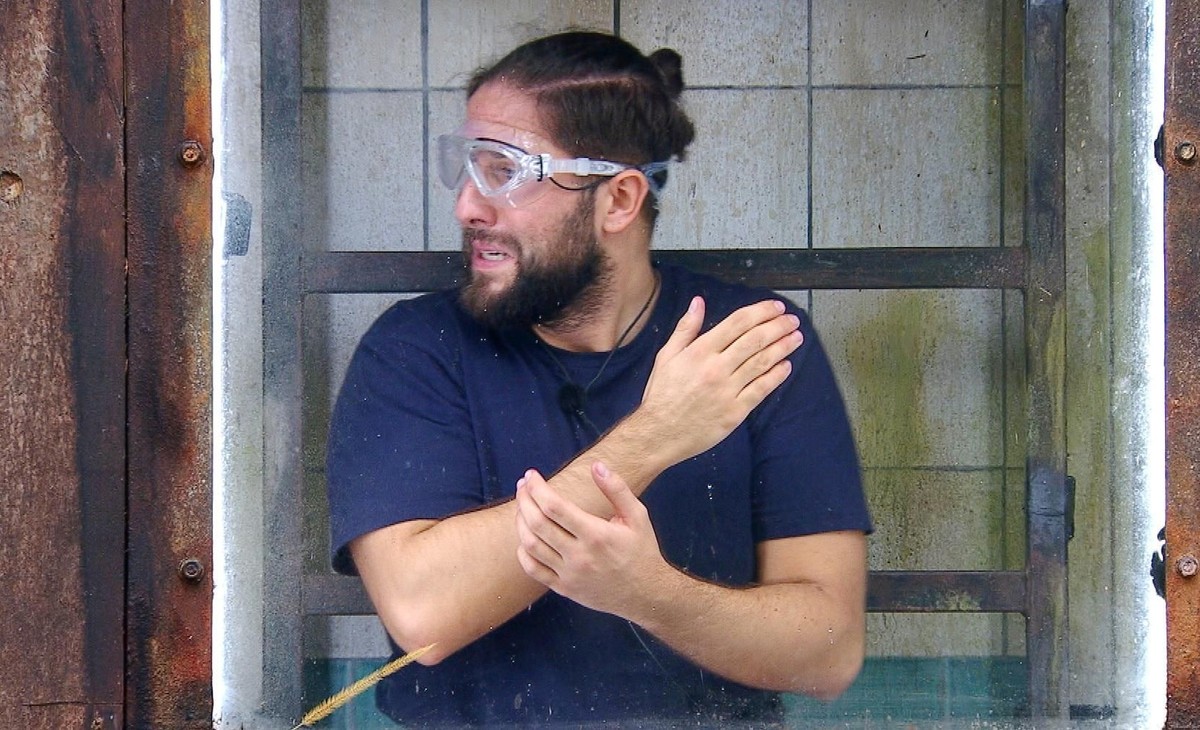 Lilly und Maurice Dziwak treten zu ihrer Dschungelprüfung &quot;Stock-Schauer&quot; an. Maurice steht in einem großen Wassertank. In einem weiteren Tank über ihm wird Lilly eingesperrt. Oben muss Lill ...