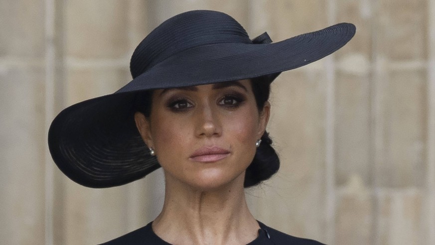 . 19/09/2022. London, United Kingdom. Meghan Markle, the Duchess of Sussex watches the coffin of Queen Elizabeth II leaving Westminster Abbey in London at the end of the State Funeral Service. PUBLICA ...