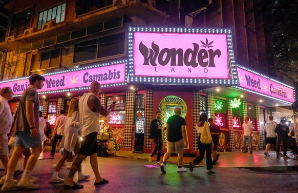 December 15, 2022, Bangkok, Thailand: A view of the Wonderland marijuana outlet on Bangkok s Sukhumvit road. In the metropolitan area of Bangkok 1995 marijuana dispensaries/shops, have opened, and in  ...