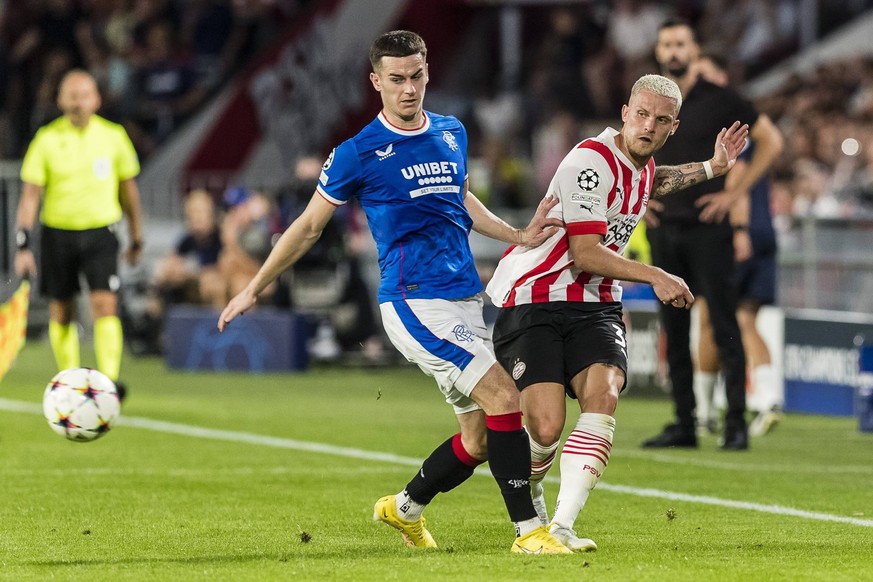 EINDHOVEN - 24-08-2022, Philips stadion. Dutch football, UEFA / FIFA internationaal, play-offs 2nd leg, season 2022-2023. PSV - Rangers. Rangers player Thomas Lawrence, PSV player Philipp Max PSV - Ra ...