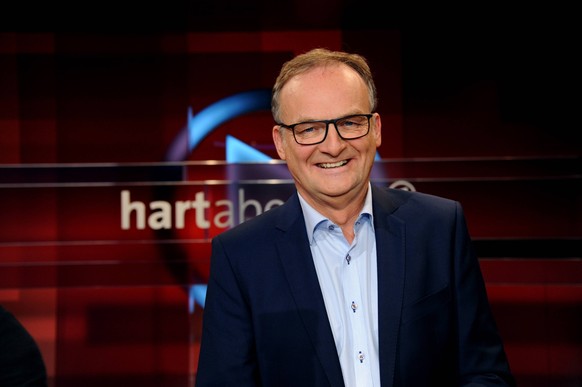 Der Moderator Frank Plasberg in der ARD Talkshow Hart aber Fair am 08.01.2018 in K�ln. *** The presenter Frank Plasberg in the ARD talk show Hart aber fair on 08 01 2018 in Cologne