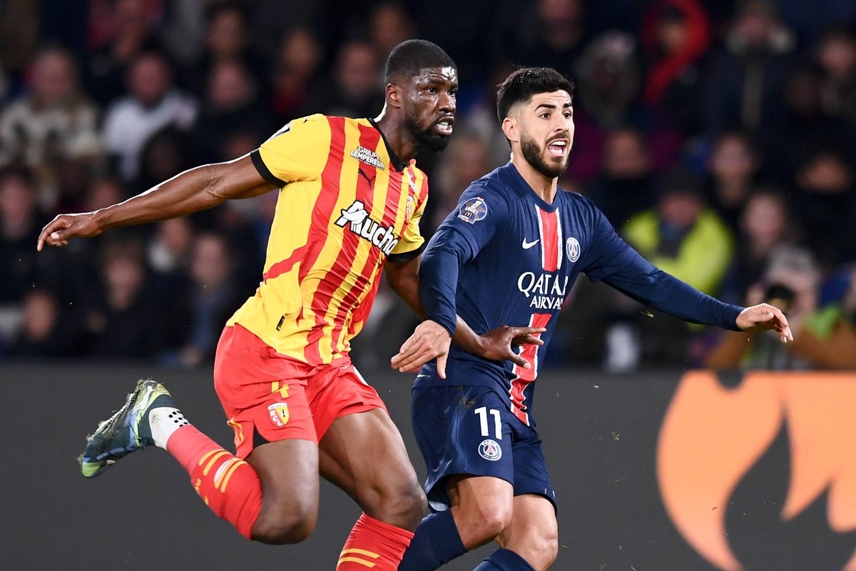 Paris Saint-Germain v RC Lens - Ligue 1 MCDonald s 2024/2025 04 Kevin DANSO rcl - 11 Marco ASENSIO psg during the Ligue 1 MCDonald s match between Paris and Lens at Parc des Princes on November 2, 202 ...
