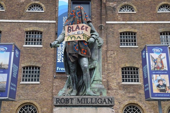 . 09/06/2020. London, United Kingdom. London slavery statues. Statue of slave trader Robert Milligan in London Docklands which Tower Hamlets councillor Ehtasham Haque wanst to be removed. Statues and  ...