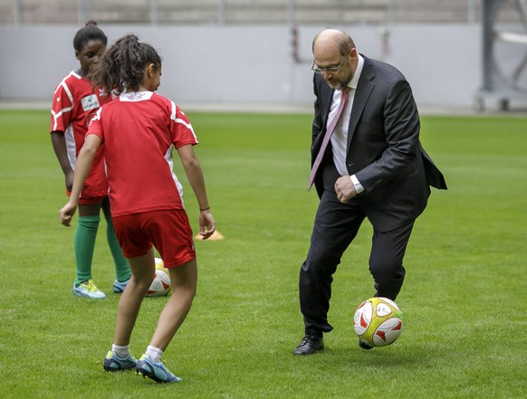 Entertainment Bilder der Woche Themen der Woche Bilder des Tages Der SPD - Parteivorsitzende und Kanzlerkandidat Martin Schulz besucht im Rheinenergie Stadion Koeln Jugendprojekte der 1.FC Koeln Stift ...