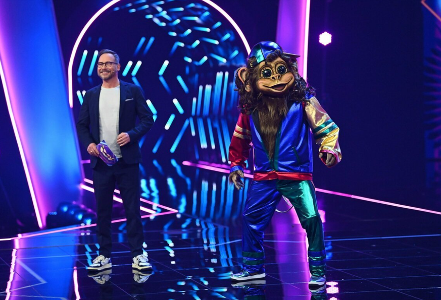 Matthias Opdenhövel und der "Affe" bei "The Masked Dancer".