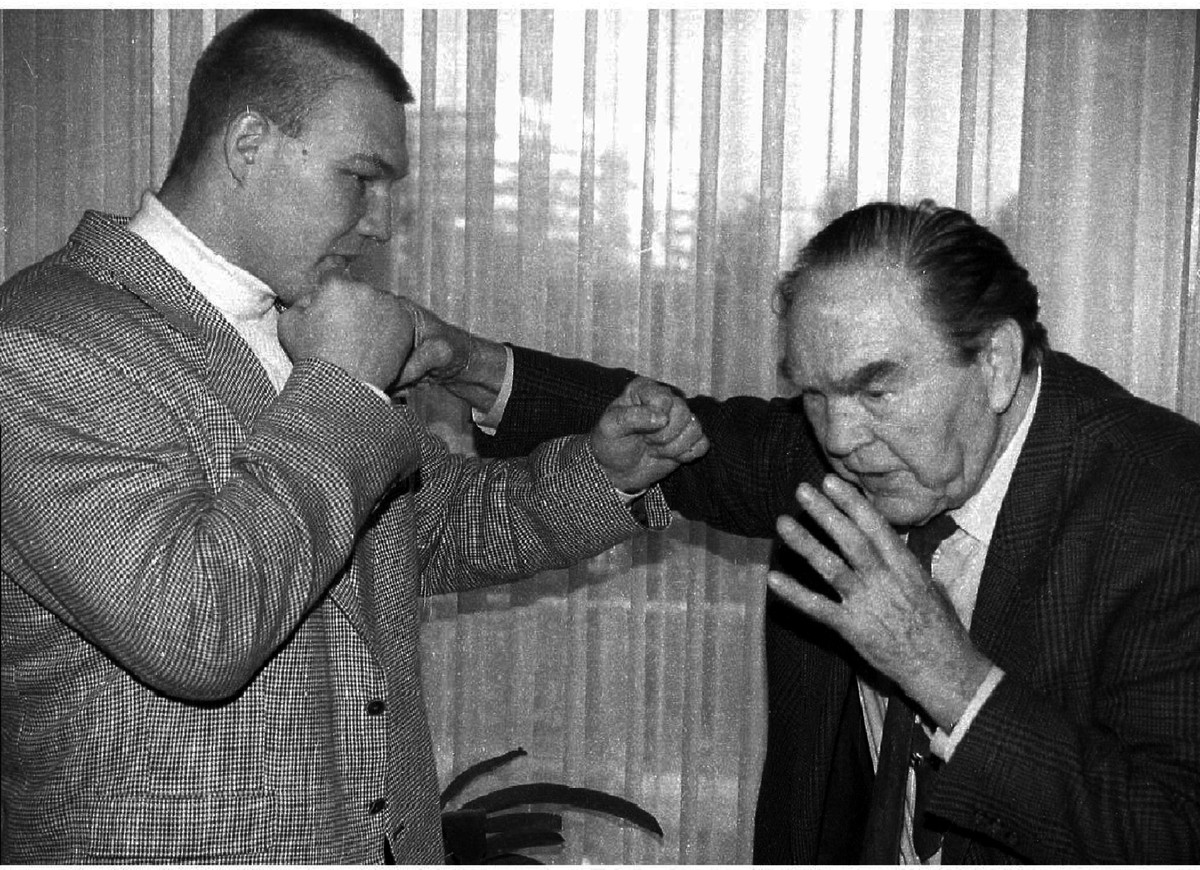Muhammed Ali und Max Schmeling (r.)