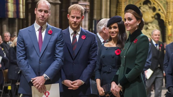 Commmorations du 11 novembre : l armistice clbr l Abbaye de Westminster. PAP11182049 The Queen, accompanied by members of the Royal Family, attend a service at Westminster Abbey for the centenary of t ...