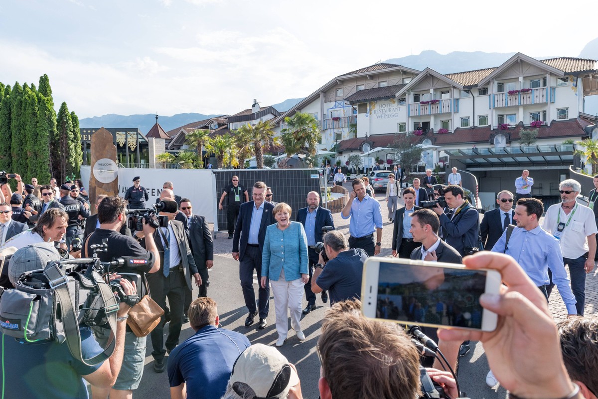 ITA, Bundeskanzlerin Angela Merkel zu Besuch im Teamhotel bei DFB-Nationalmannschaft / 03.06.2018, Hotel Weinegg, Appiano / Eppan, ITA, Bundeskanzlerin Angela Merkel zu Besuch im Teamhotel bei DFB-Nat ...