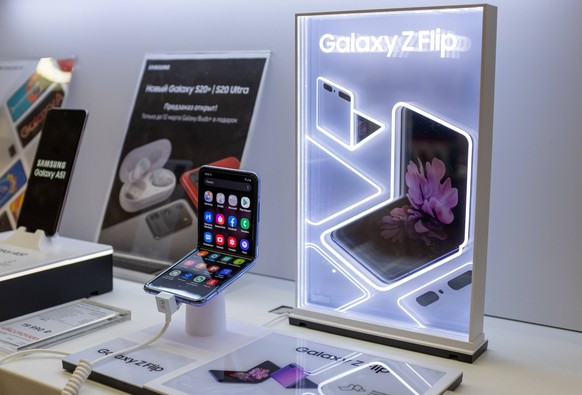 February 22, 2020, Moscow, Russia. New folding smartphone with a folding screen Samsung Galaxy Z Flip on the store counter., model released, , property released, , 33389834.jpg, beholder, network, gal ...