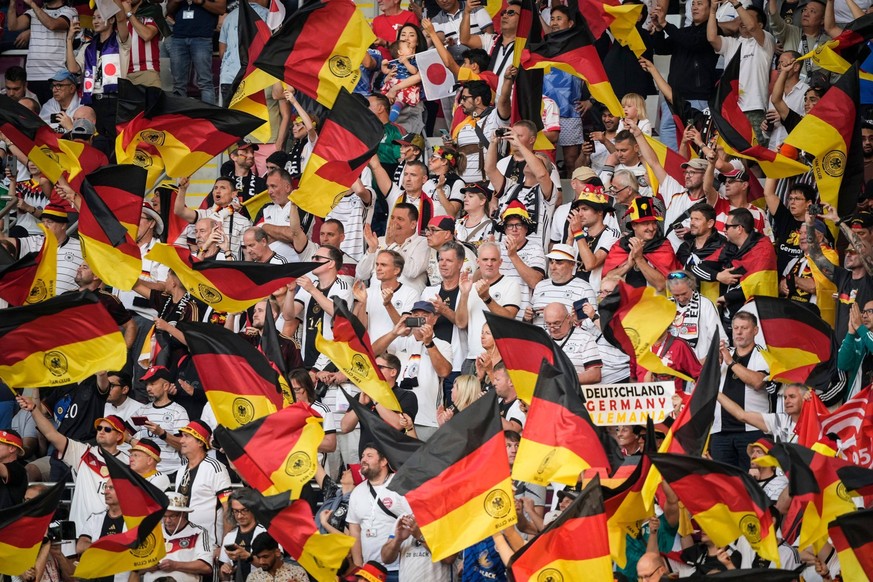 Sport Bilder des Tages Mandatory Credit: Photo by Dave Shopland/Shutterstock 13626476e German fans Germany v Japan, FIFA World Cup, WM, Weltmeisterschaft, Fussball 2022, Group E, Football, Khalifa Int ...