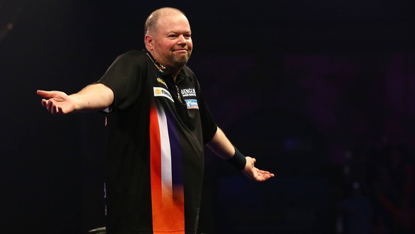 30.12.2016. Alexandra Palace, London, England. William Hill PDC World Darts Championship. Raymond van Barneveld celebrates beating Phil Taylor 5 sets to 3, and earns a place in the Semi Finals xMarkxK ...