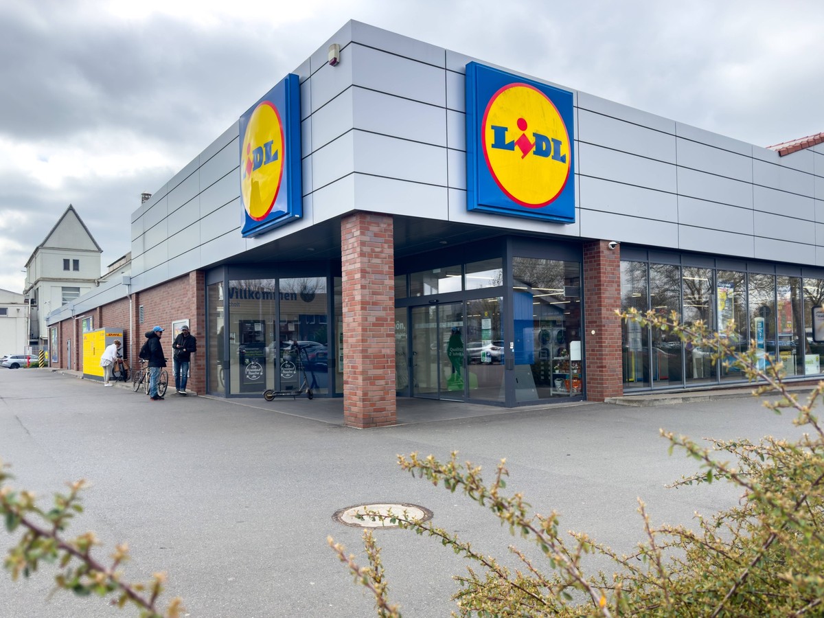 Deutschland, Europa, Discounter, Lidl, Einzelhandel, Supermarkt, Konsumverhalten, Inflation, Lebenshaltungskosten, Packstation, Nahversorgung, Kundenfrequenz, Nachhaltigkeit, Eigenmarken, Filialnetz,  ...
