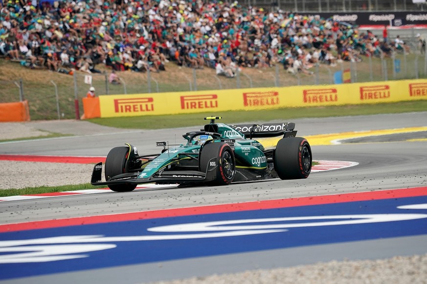 04.06.2023, Spanien, Barcelona: Motorsport: Formel-1-Weltmeisterschaft, Grand Prix von Spanien, Rennen: Fernando Alonso aus Spanien vom Team Aston Martin ist auf der Strecke in Barcelona unterwegs. Fo ...