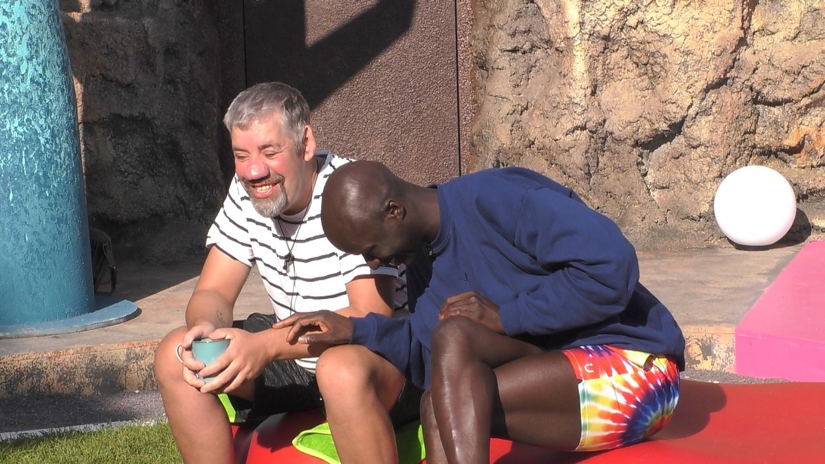 Uwe (li.) und Papis verstehen sich immer besser! Titel: Promi Big Brother 2021; 
Copyright: SAT.1.; 
Bildredakteur: Clarissa Schreiner
. 
Rechtehinweis: Dieses Bild darf bis eine Woche nach Ausstrahlu ...