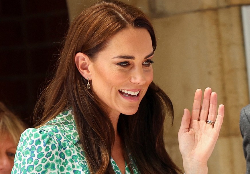 NUNEATON, ENGLAND - JUNE 15: Catherine, Princess of Wales reacts as she leaves Riversley Park Children&#039;s Centre on June 15, 2023 in Nuneaton, England. (Photo by Phil Noble - WPA Pool/Getty Images ...