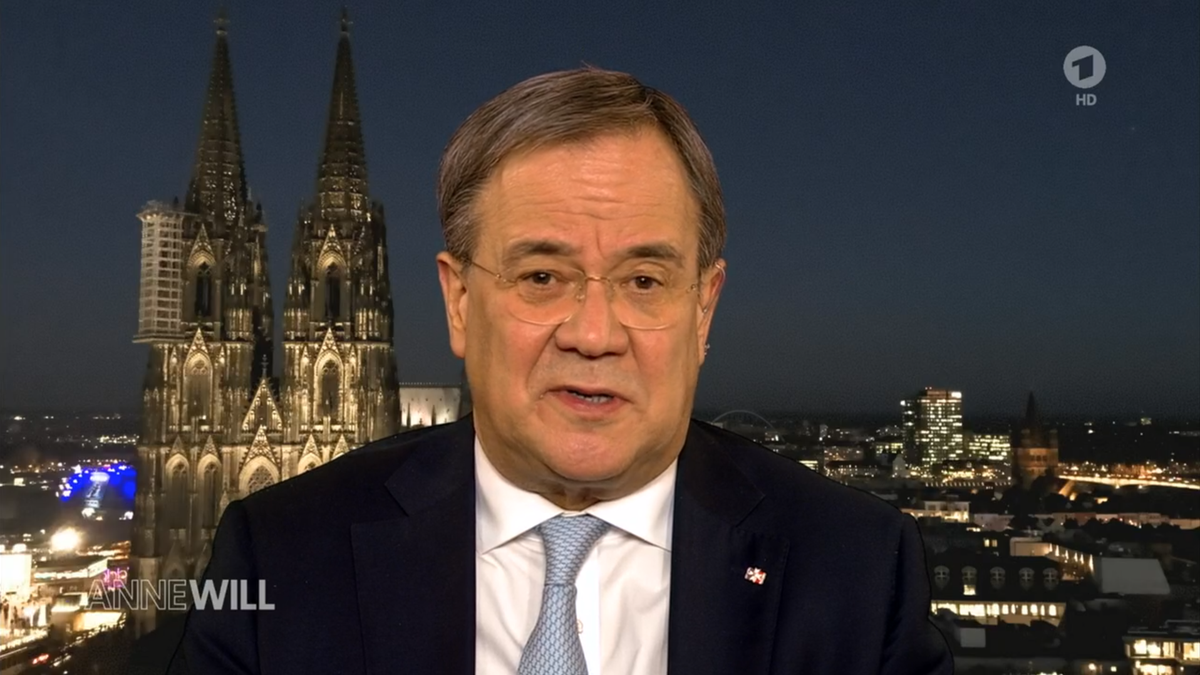 NRW-Ministerpräsident Laschet kramt im Beschlusspapier von Bund und Ländern.
