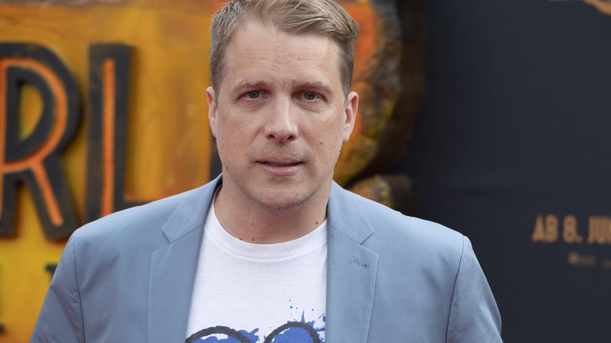 Oliver POCHER, Moderator, Roter Teppich, Red Carpet Show, Ankunft, arrival, Filmpremiere JURASSIC WORLD - EIN NEUES ZEITALTER am 30.05.2022 in Koeln, *** Oliver POCHER, presenter, red carpet, red carp ...