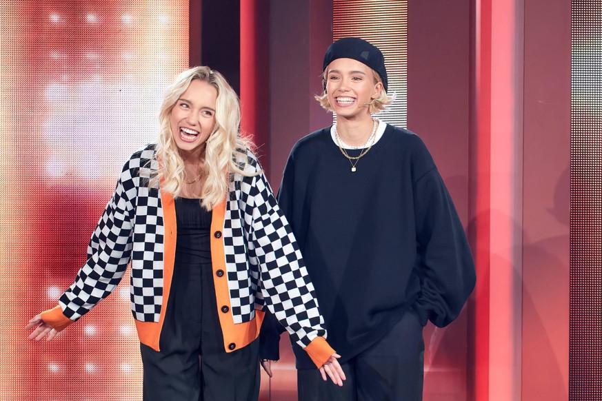 Lisa und Lena Mantler bei der Samstagabendshow &quot;Verstehen Sie Spaß?&quot; im Studio Berlin.