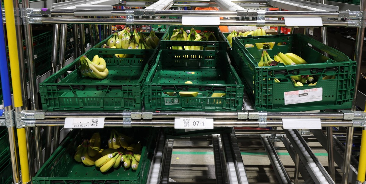 05.01.2023, NRW, Nordrhein-Westfalen, Mülheim, PICNIC Fulfillment-Center, PICNIC Online Supermarkt, EDEKA Beteiligung an Picnic Deutschland, Lieferdienst, Lieferservice, Lebensmittel, Getränke, kosten ...