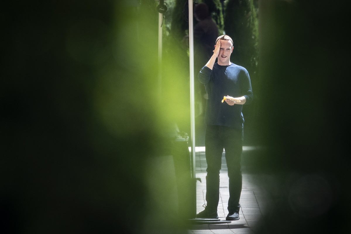 SUN VALLEY, ID - JULY 12: Mark Zuckerberg, chief executive officer of Facebook, applies sunscreen at the annual Allen & Company Sun Valley Conference, July 12, 2019 in Sun Valley, Idaho. Every Jul ...